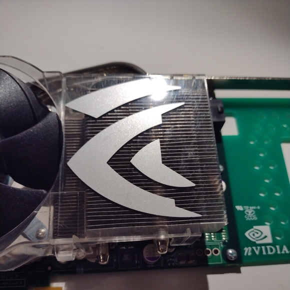 Dell KU705 Nvidia Quadro FX4500 PCI-E 512MB GDDR3 Dual DVI TV-Out (S-VIdeo).I - Picture 2 of 13